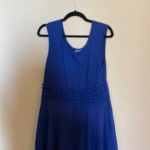 Blue sleeveless cotton jersey dress with pockets and basket weave waist